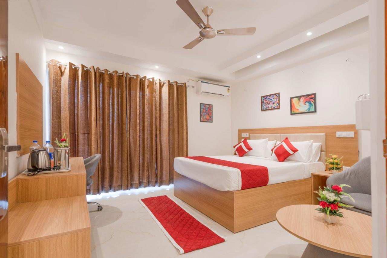 Octave Nirvana Suites Гургаон Экстерьер фото