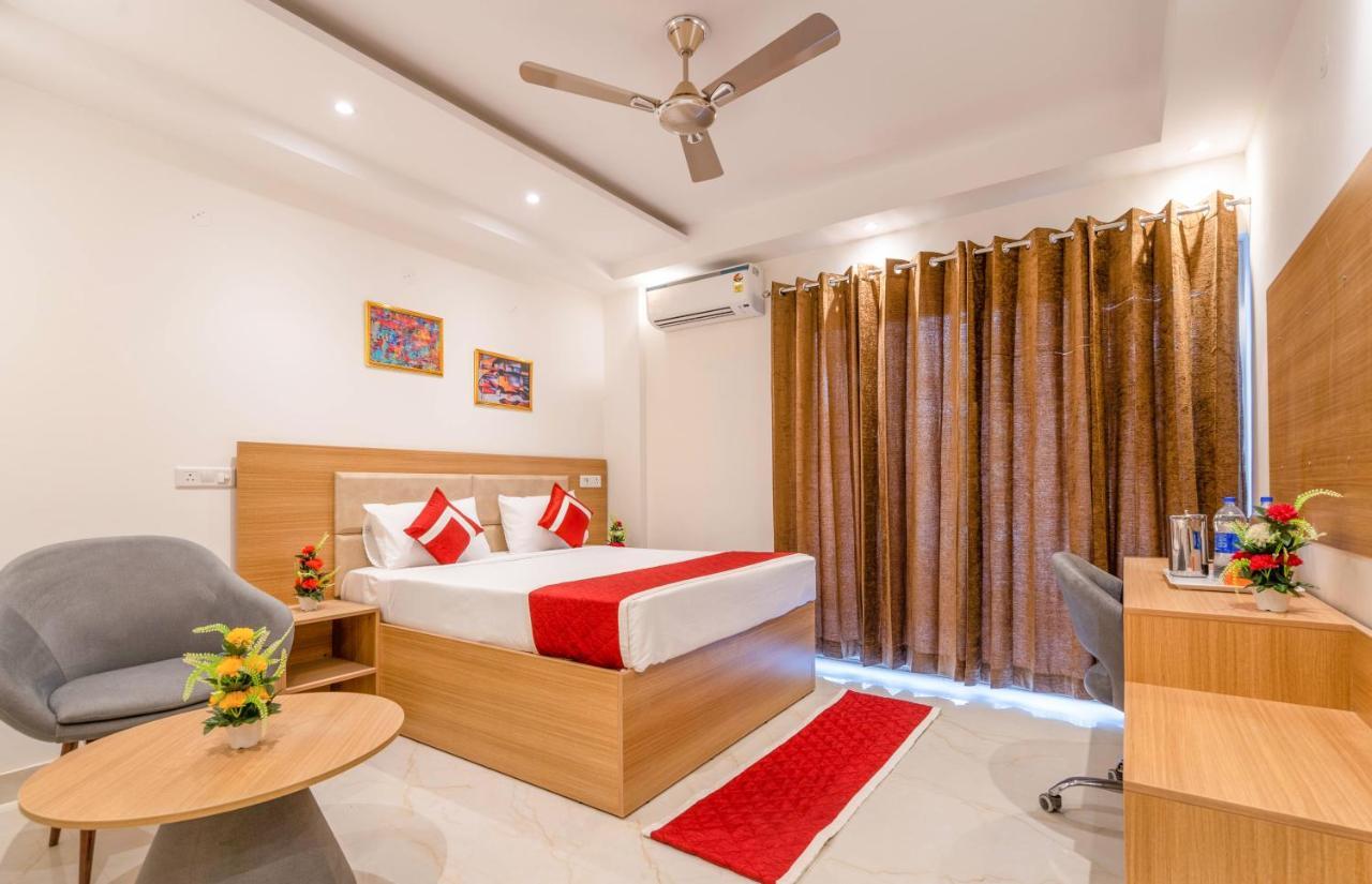 Octave Nirvana Suites Гургаон Экстерьер фото